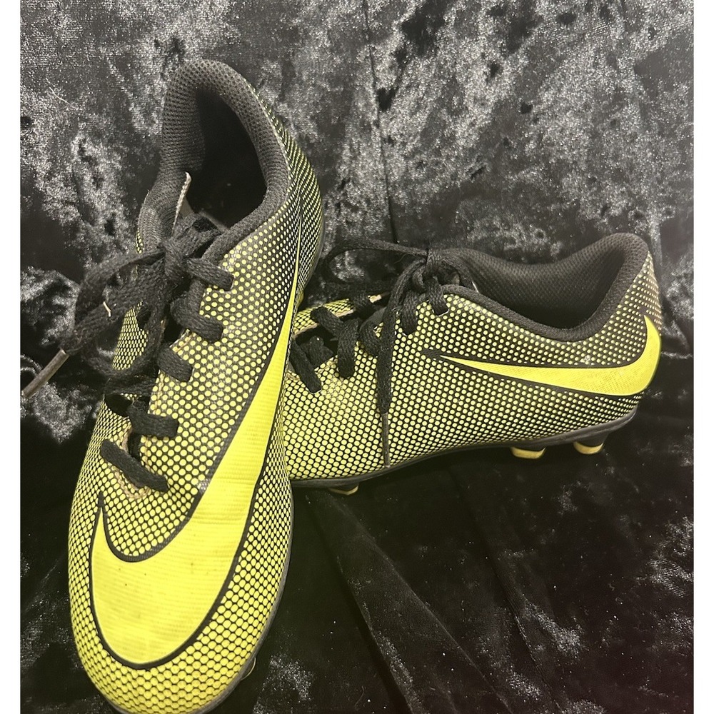 Nike Bravata ll FG Soccer Cleats Black Volt Neon Yellow‎ Green Kids Size 1.5